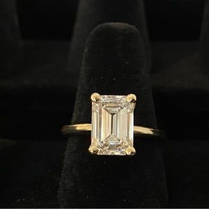 3.37ct EMERALD CUT DIAMOND RING